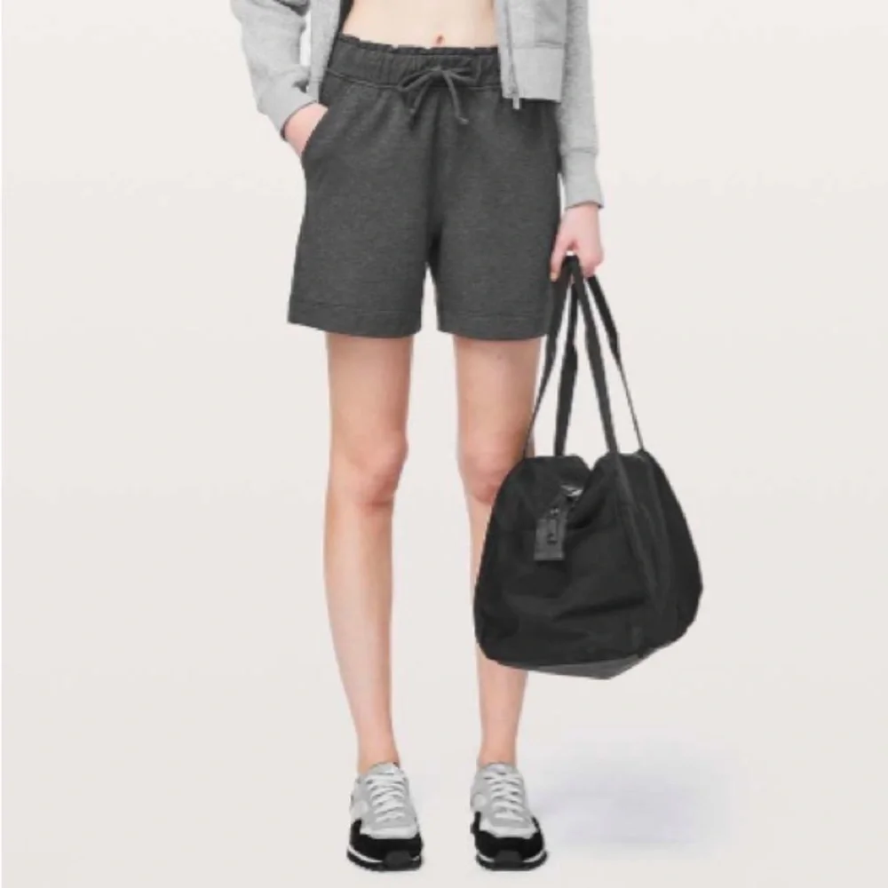Lululemon Hello Sunday Short Heathered Mod Black Gray Size 6
